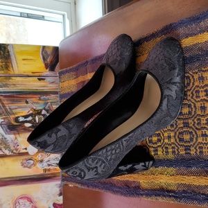 Nine West Leroux Black Block Heel Floral Velvet Size 7.5